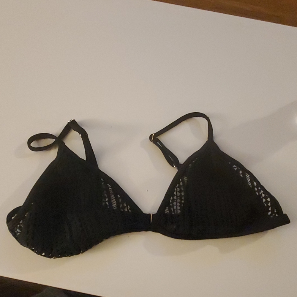 Black bikini top large